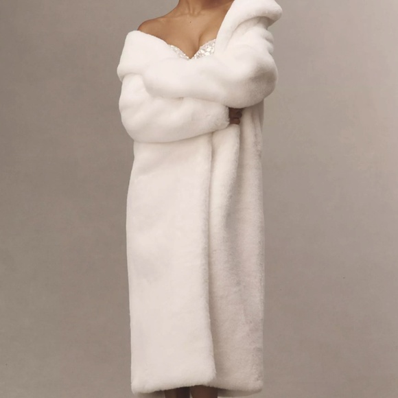 Elliatt 'Vivian' Faux Fur Coat in Ivory (NWT)